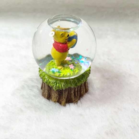 Disney Winnie The Pooh Mini Snow Globe Honey Pot. Great Condition! - Picture 5 of 9